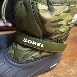 Sorel snow boots like new size 12 toddler